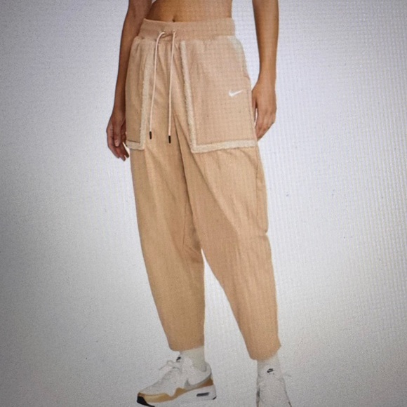 Nike Women's Sherpa Teddy Pockets Cropped Jogger Pant - Picture 7 of 7